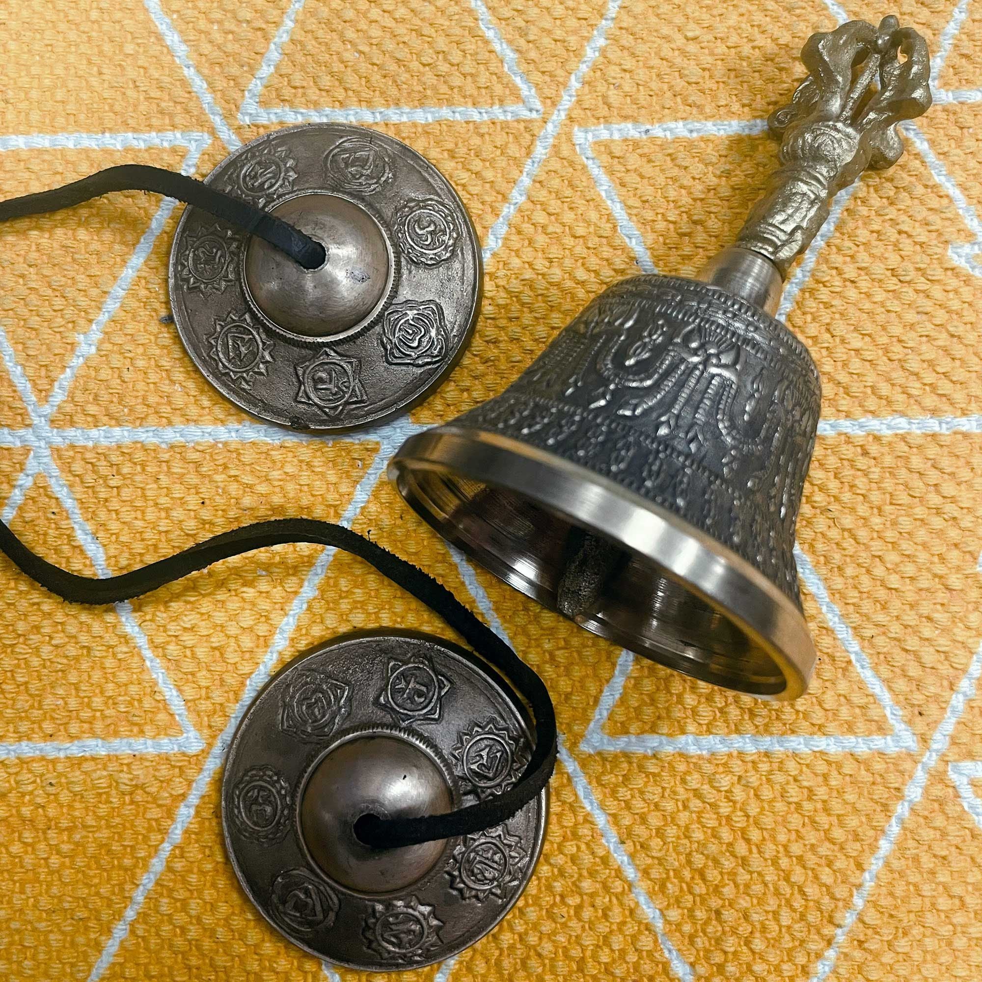 Stor tibetansk tingsha-klokke - 7,5x13 cm