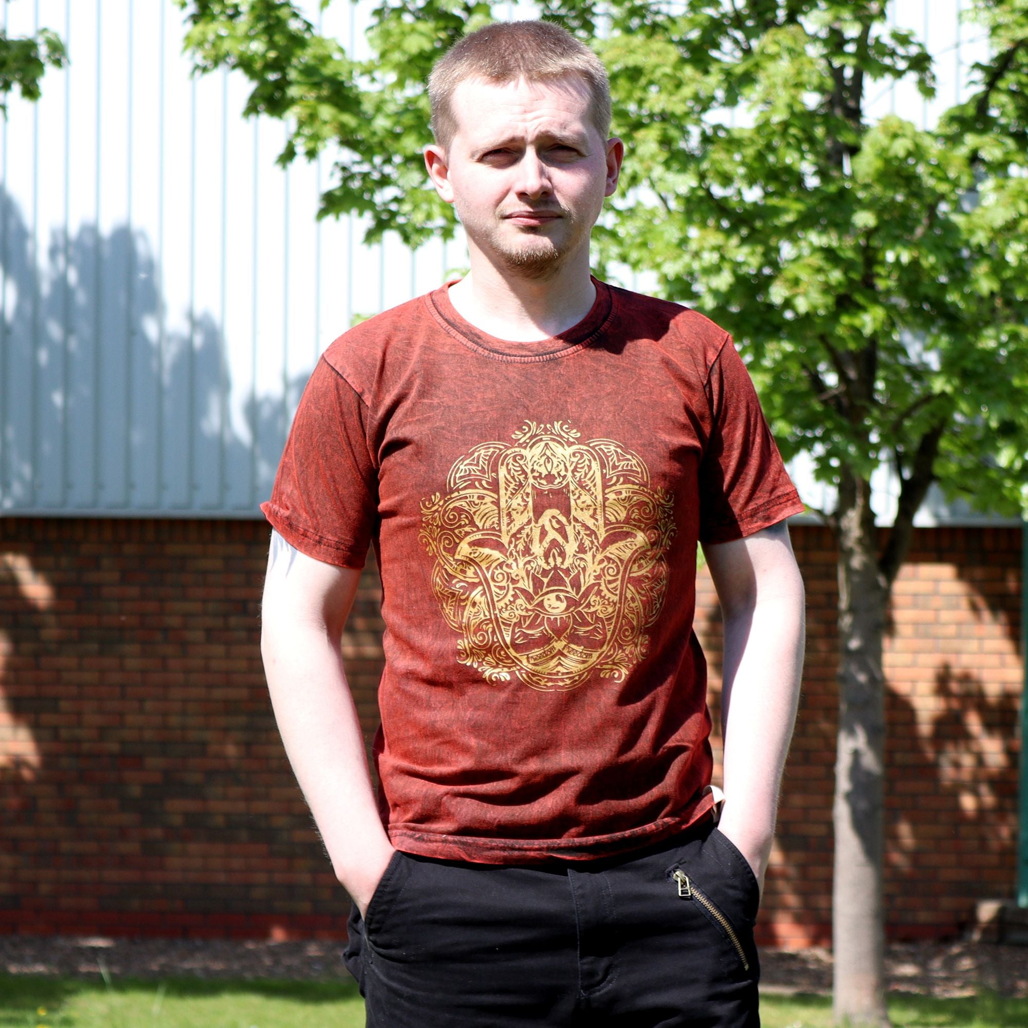 Small Stone Washed Teashirt - Hamsa - Maroon